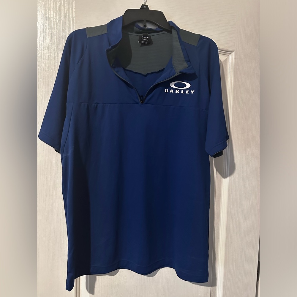 2 Oakley golf polos SIZE XL